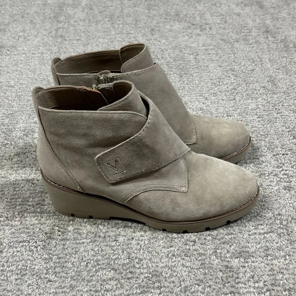 Vionic Abby Wedge Ankle Boots Womens 9.5 Bootie Cobblestone Suede Beige Side Zip